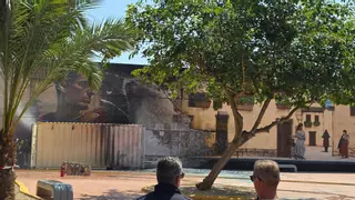 El incendio de un solar con material muy inflamable junto a un colegio de Cartagena daña uno de los mejores grafitis del mundo