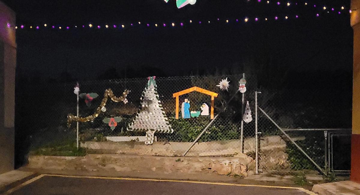 Los más pequeños han colaborado con sus manualidades a la decoración del barrio