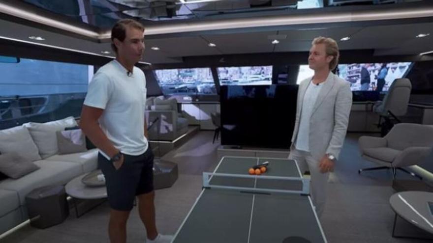 Rafa Nadal muestra su lujoso yate a Nico Rosberg