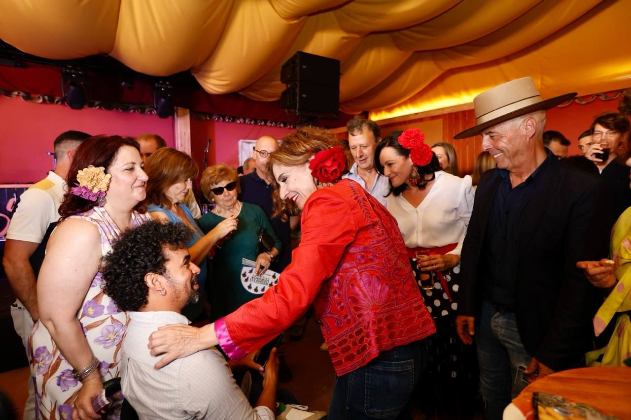 La Feria entra en calor con todas las mesas llenas