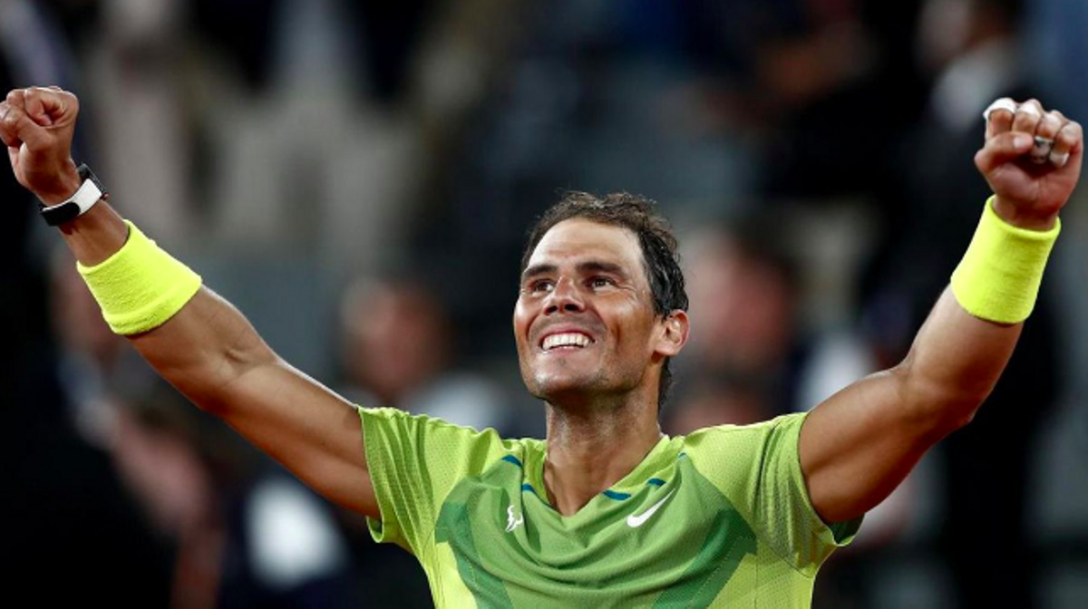 Rafa Nadal celebra su victoria ante Novak Djokovic en cuartos de final de Roland Garros.