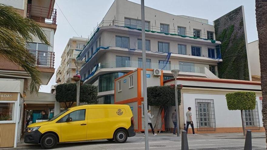 Torrevieja invertirá 592.832 euros en el mobiliario de la nueva sede universitaria y la creación de una oficina municipal de vivienda