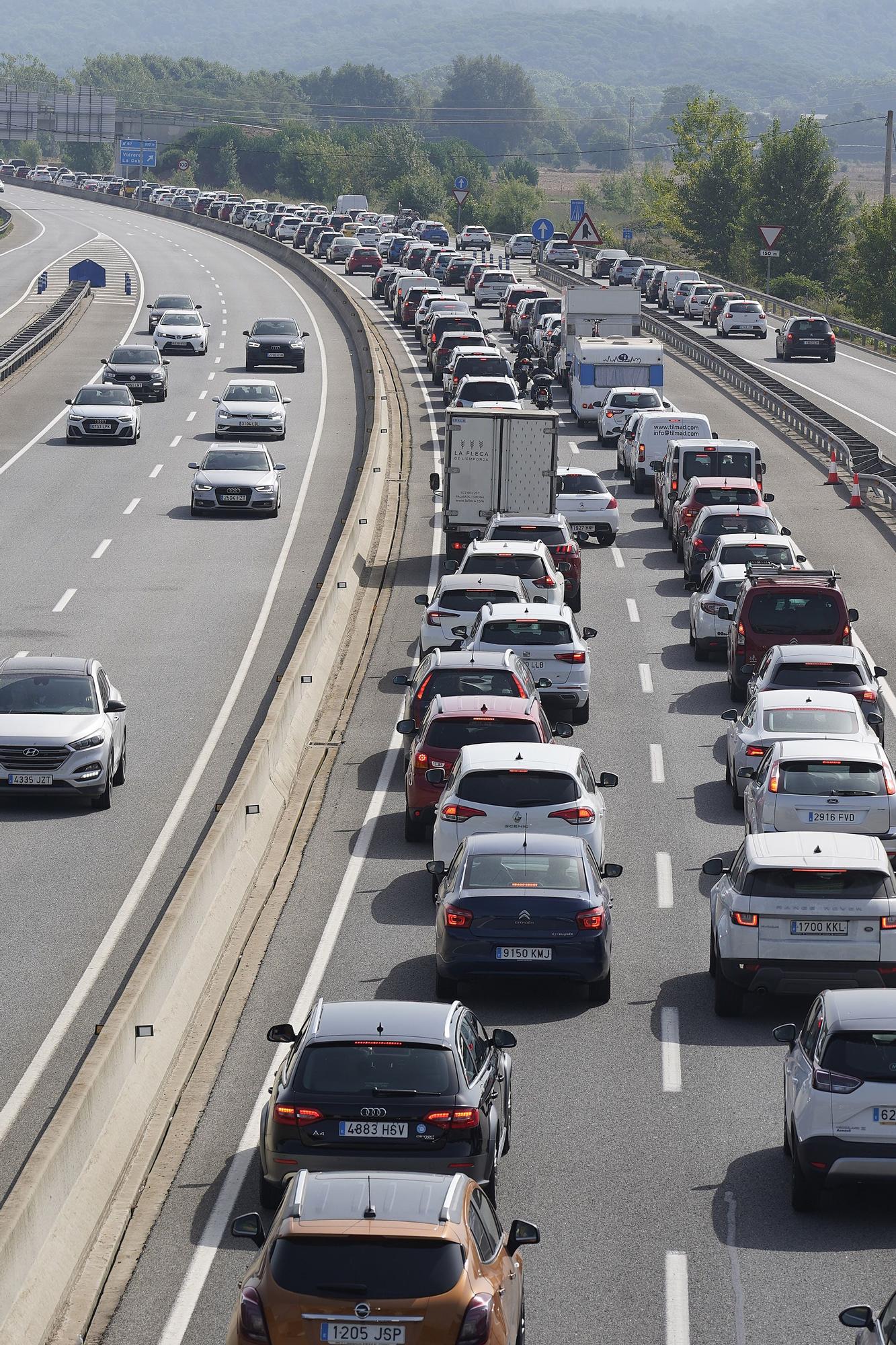 Cues a l'accés a la Costa Brava, a Vidreres