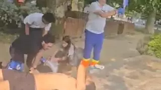 Tres heridos por arma blanca en una pelea entre seis personas en la plaza de Barcelos de Pontevedra