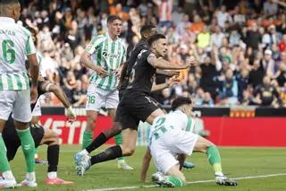 El 1-0 del Valencia en el Valencia 4-2 Betis de la jornada 14 de LaLiga EA Sports