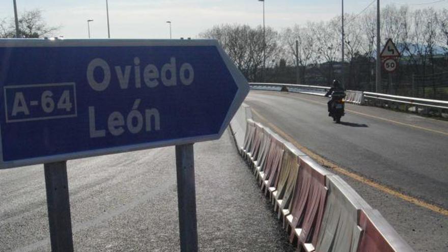 La nueva salida desde Pola de Siero hacia Oviedo por la autovía, abierta al tráfico