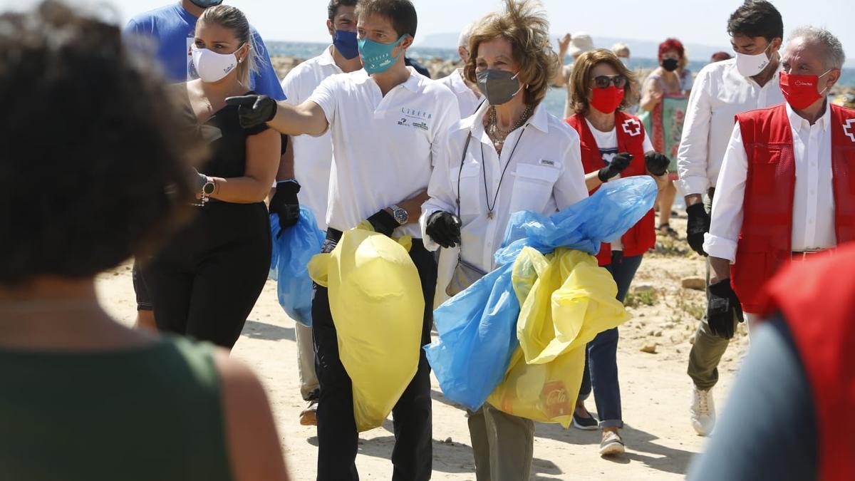 La Reina Sofía inicia en Alicante una recogida de residuos que llega a 300 puntos de España