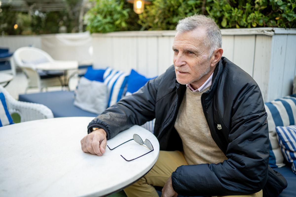 Barcelona 25.03.2026 Deportes El ex atleta, saltador de longitud, Antonio Corgos, fotografiado en un parque de Barcelona. Fotografía de Jordi Cotrina