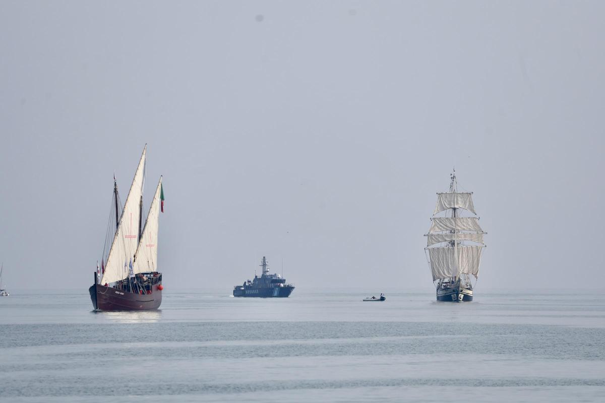 Así ha sido la llegada de los barcos de Escala a Castelló al Grau