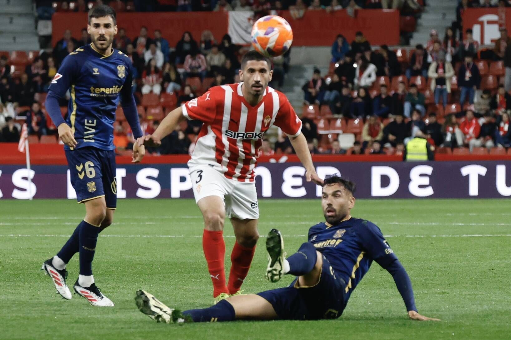 EN IMÁGENES: El Sporting - Tenerife disputado en El Molinón