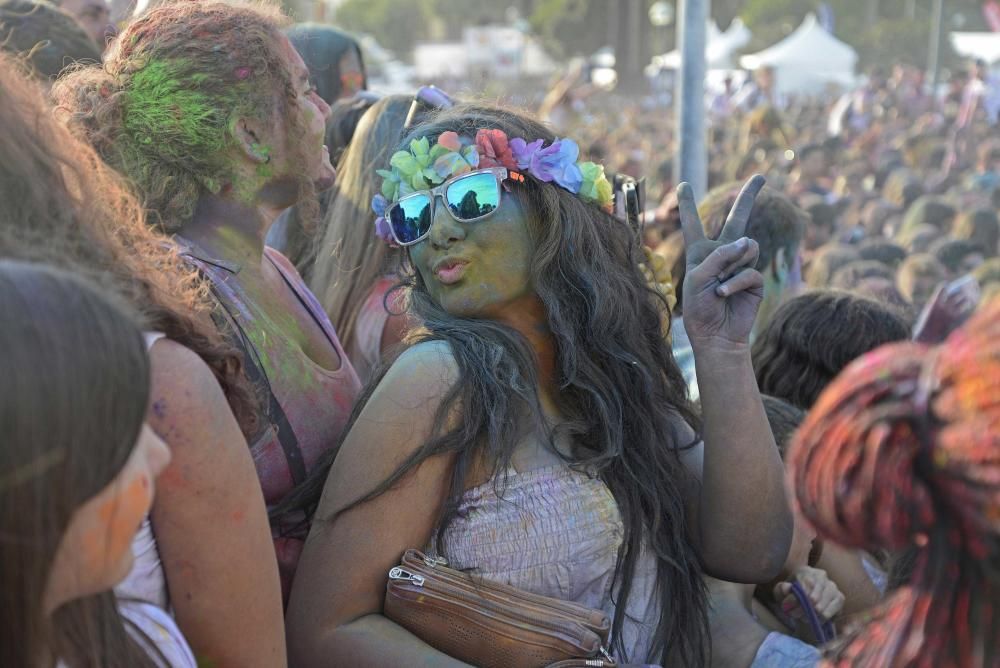 Mehrere hundert Personen haben am Samstag (11.6.) auf Mallorca die Insel-Version des Hindu-Frühlingsfests gefeiert. Es regnete Farbpulver, dazu gab es Musik und Bollywood-Tanz.