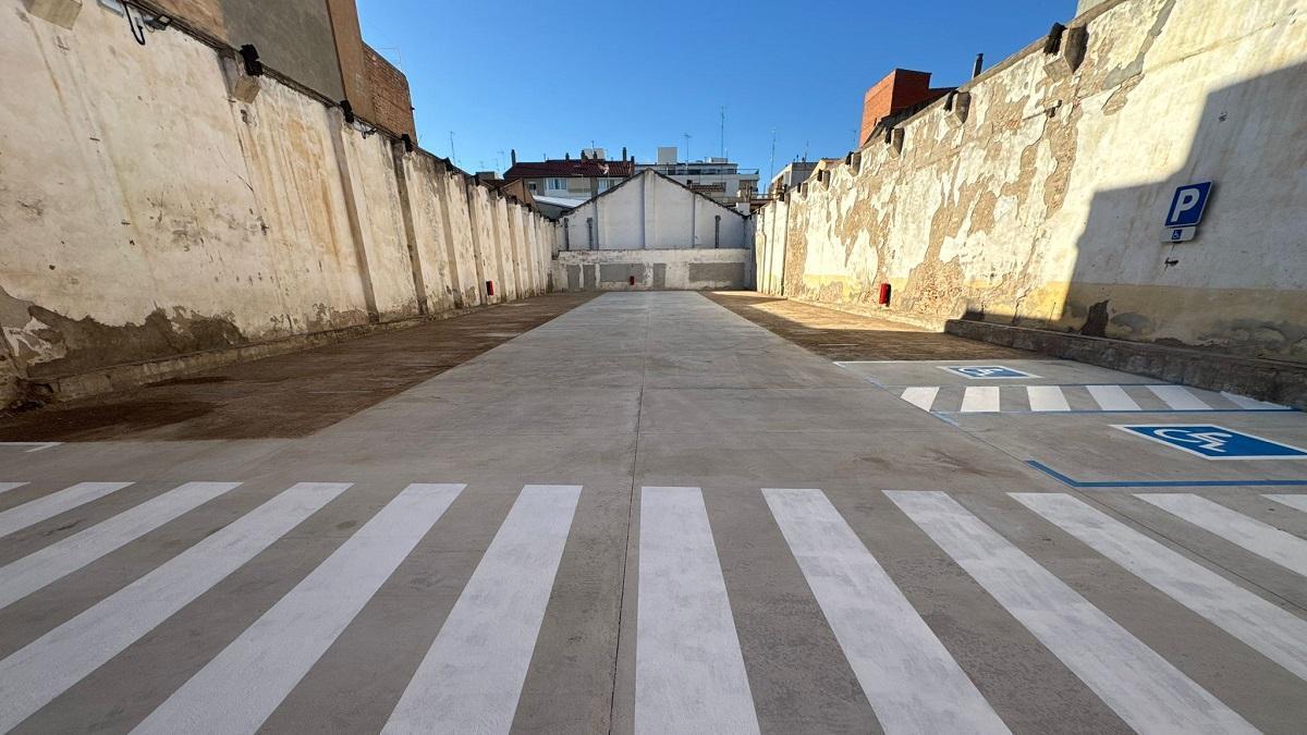 La nova zona d'aparcament amb accés directe des dell carrer Clerch i Nicolau