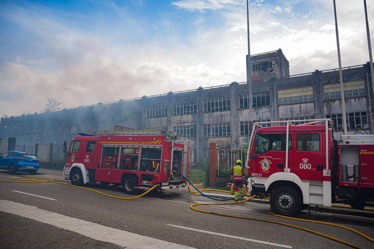 Se incendia la fábrica abandonada de Santa Clara en Vigo