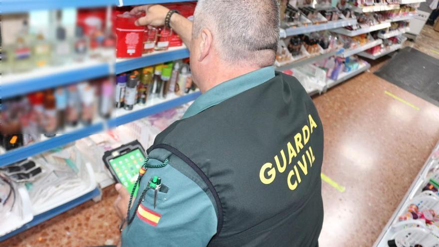 Cuidado con la compra de cosméticos en Asturias: la Guardia Civil retira más de 6.000 artículos y alerta de su peligro