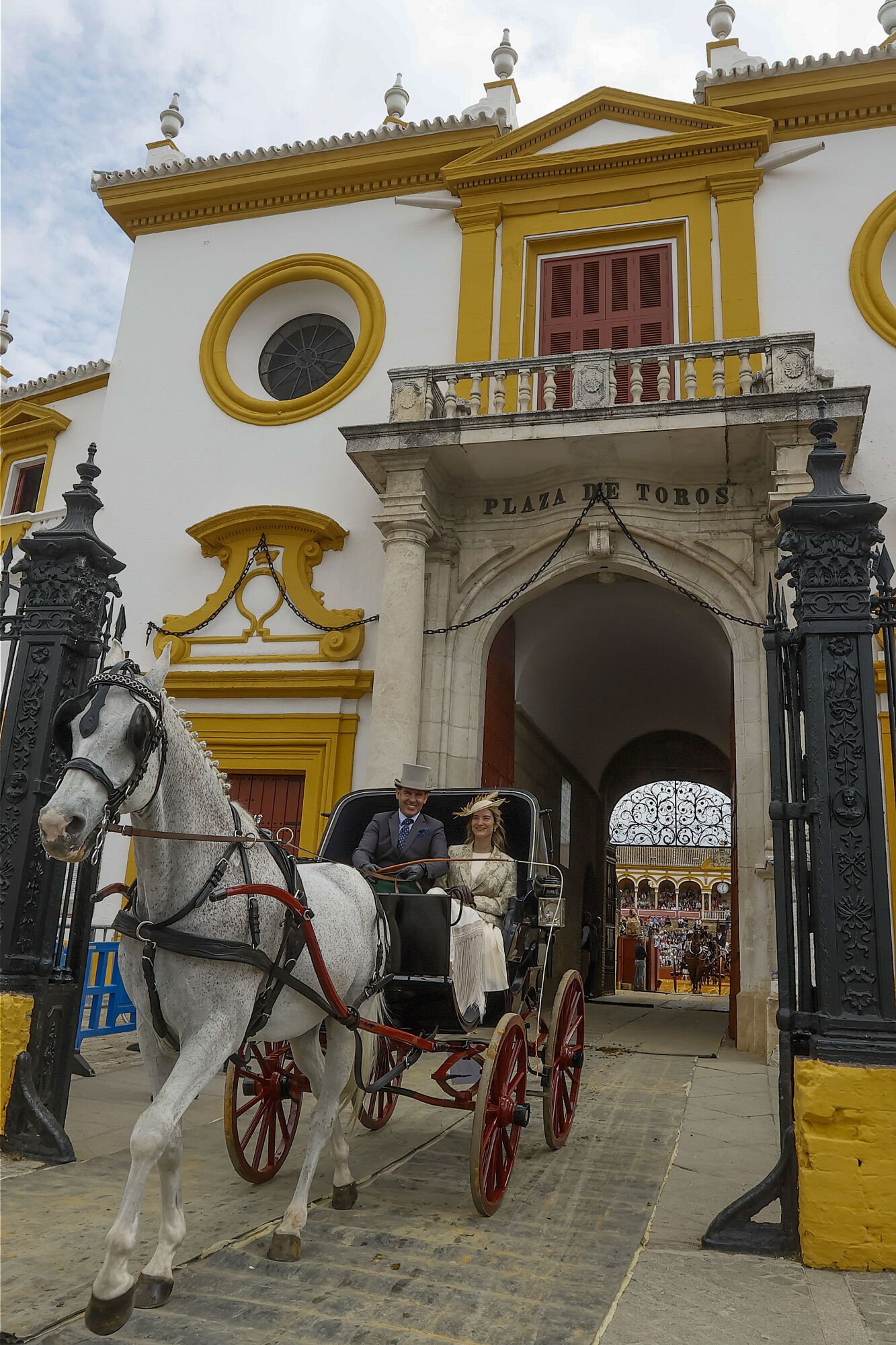 SEVILLA, 07/05/2025.- XXXIX Exhibición de Enganches de Sevilla con la participación de un total de 94 carruajes de España, Portugal, Italia y Estados Unidos, este miércoles. EFE /Jose Manuel Vidal