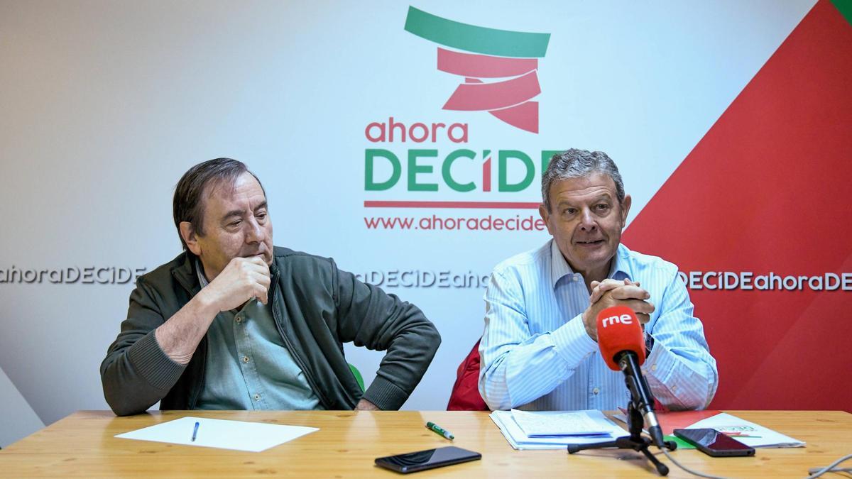 Manuel Fuentes, a la derecha, junto al alcalde de Almaraz, José Martín
