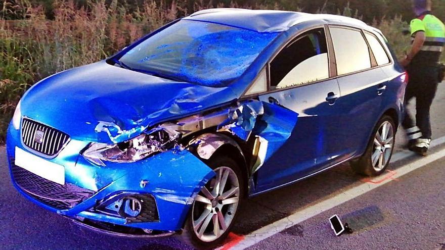 Imatge del vehicle que va atropellar quatre ciclistes a Sant Pere de Vilamajor.