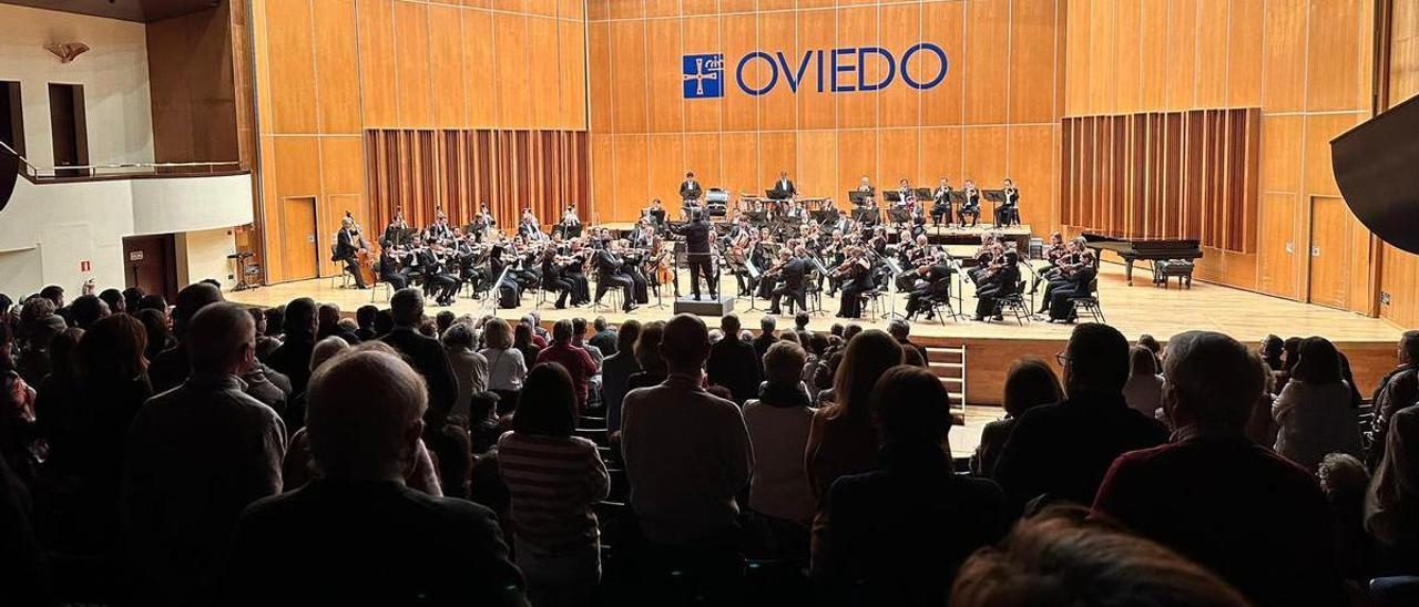 VÍDEO: Una orquesta alemana pone en pie al público con su interpretación del "Asturias, patria querida"