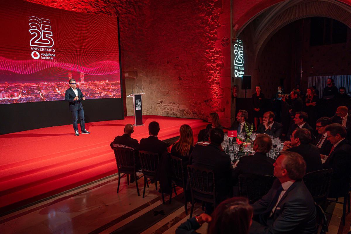 Barcelona, 30/10/2025 Economía.  Gala 25 aniversario Vodafone, Catalunya. Presentador de la Gala Marc Vidal. AUTOR: MANU MITRU