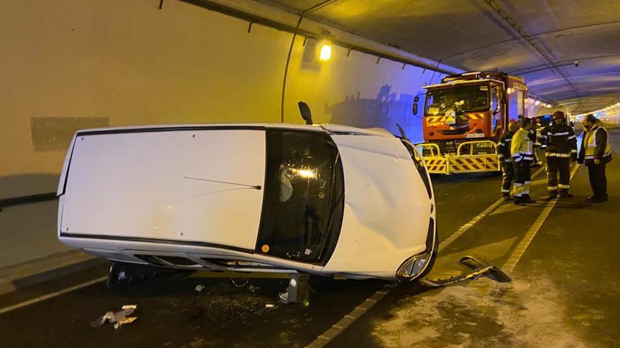 Un accidente en el túnel del Somport deja un herido grave y la vía cortada durante casi tres horas