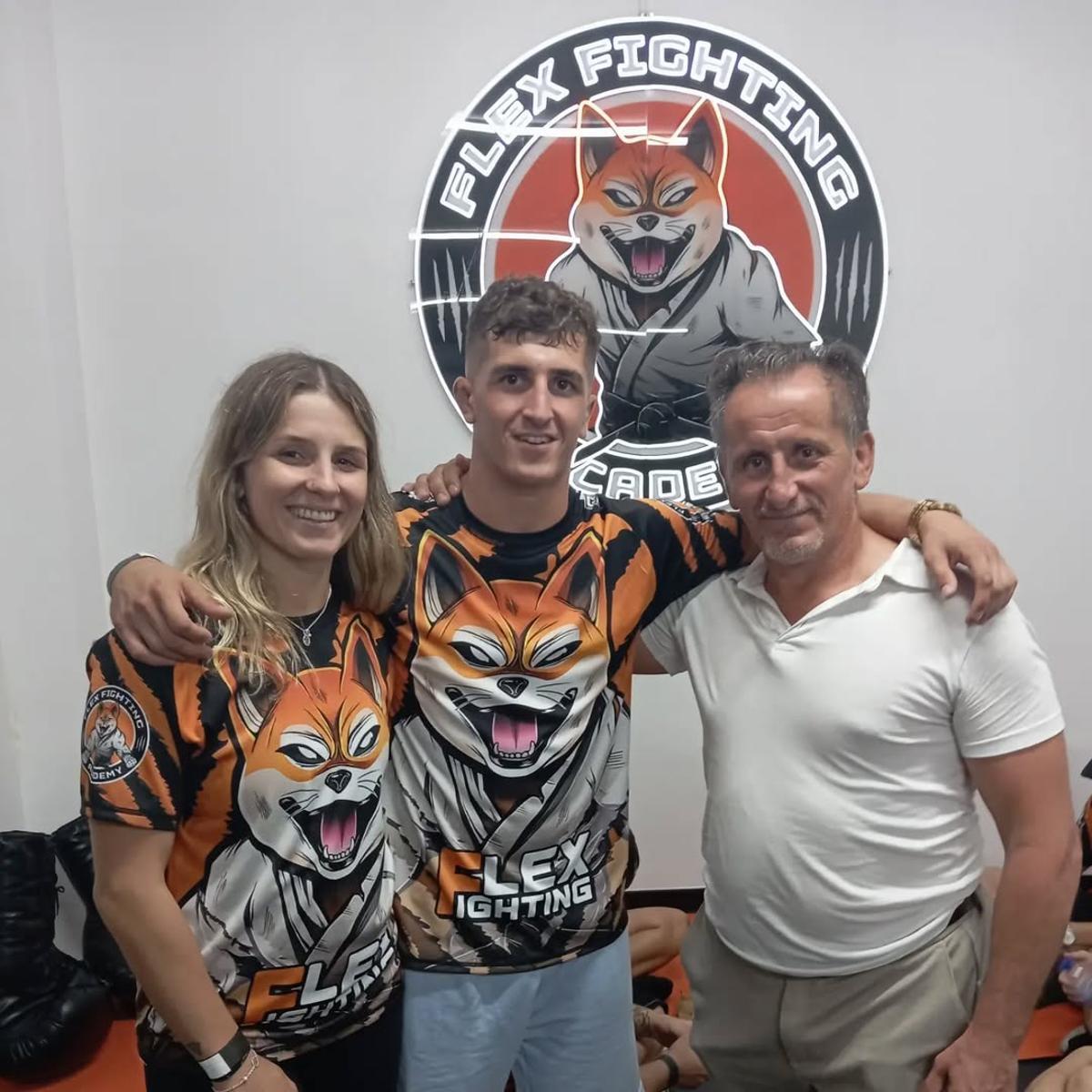 Liam Arjona junto a su padre Jesús, árbitro profesional de MMA y su entrenador