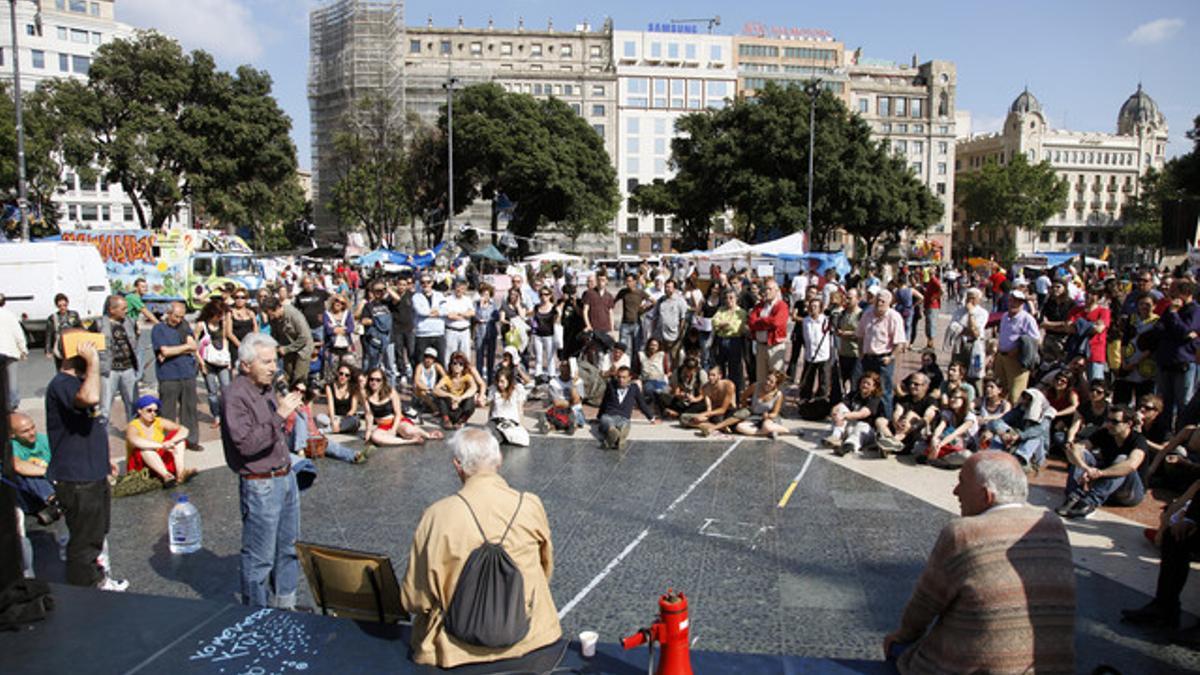 Los indignados acampados en la Plaza de Catalunya durante la pasada semana.
