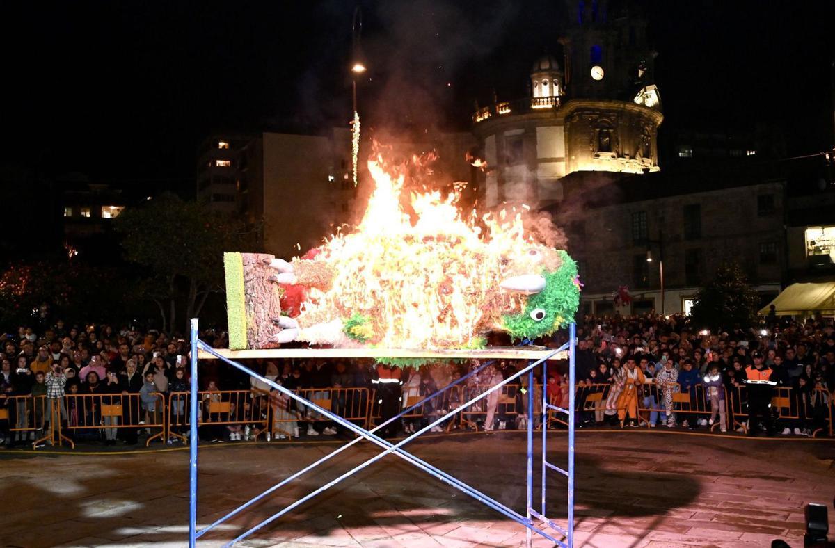 Incineración del Ravachol en 
 A Ferrería.   | // RAFA VÁZQUEZ