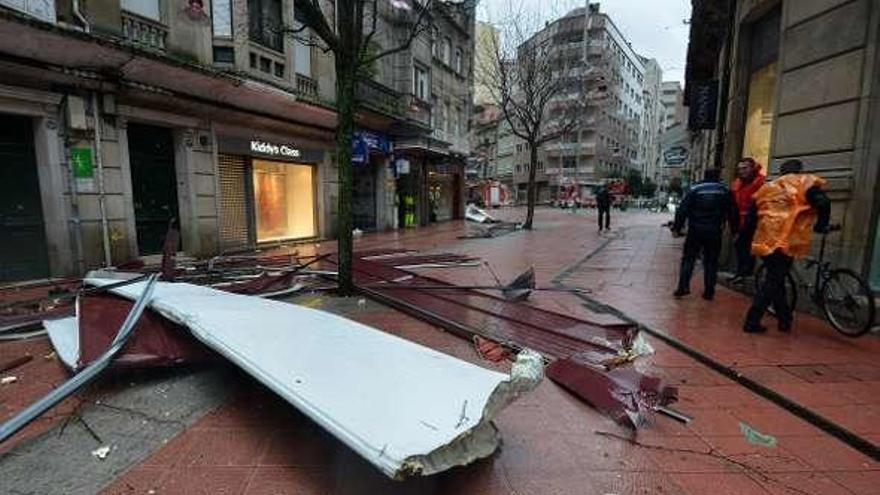 Un tornado en Pontevedra arrasa un pabellón, tejados, cubiertas e invernaderos