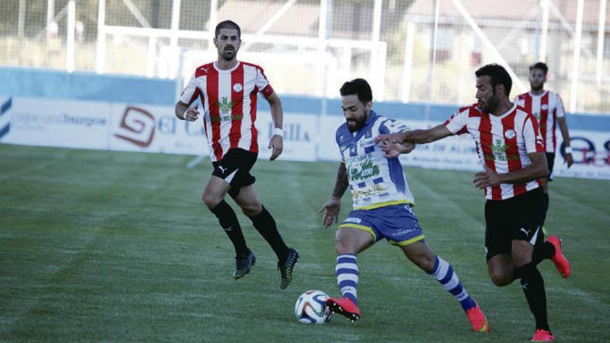 Manu Moreira, autor del gol rojiblanco, durante el encuantro ante la Arandina.