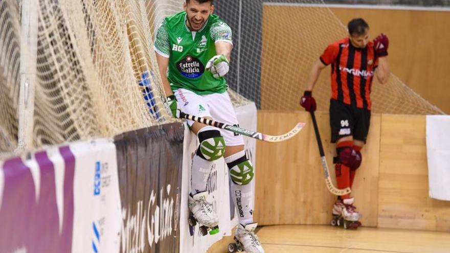 Jordi Burgaya celebra un gol en el partido de ayer contra el Reus. |  // CARLOS PARDELLAS