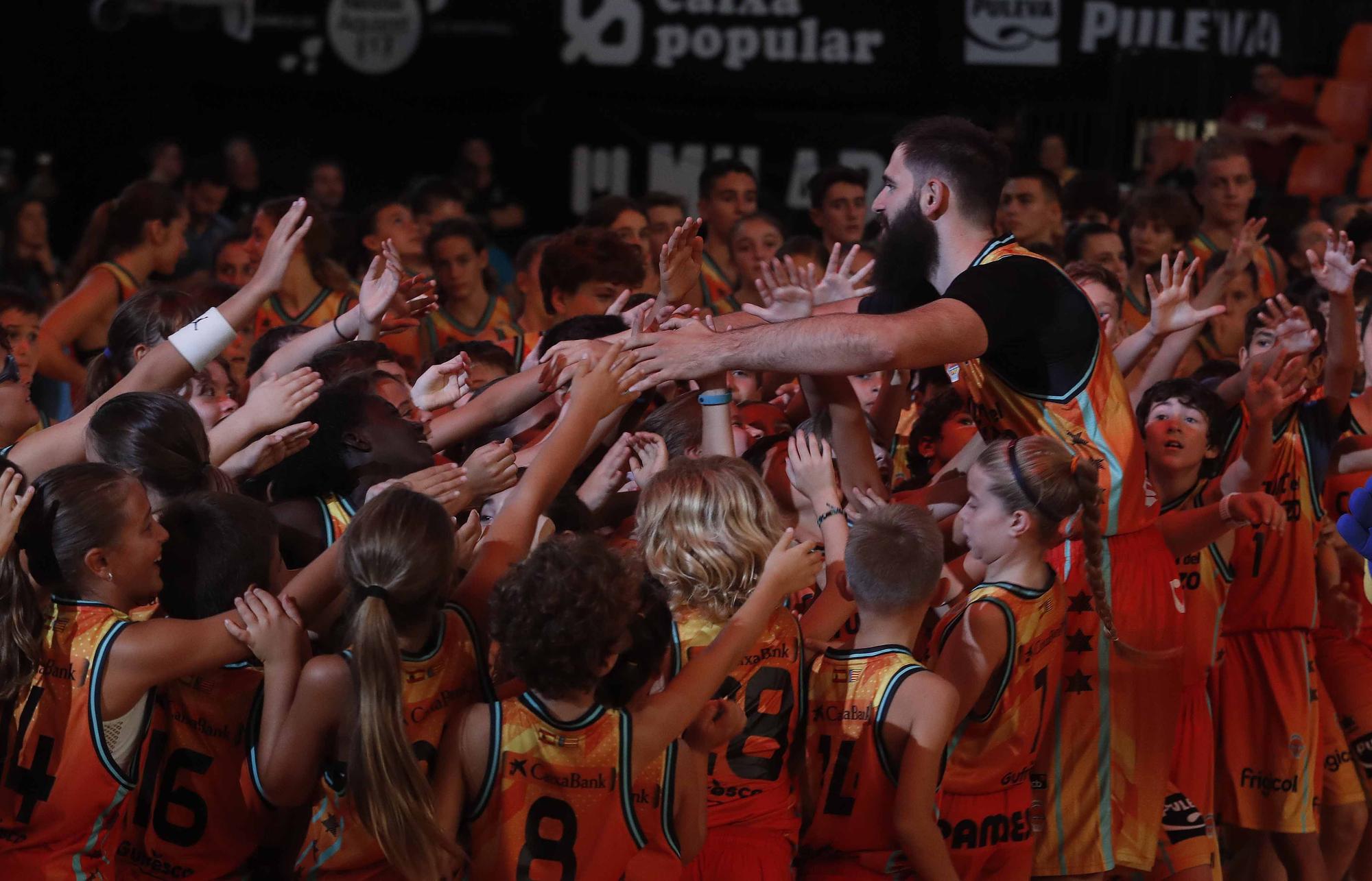 Presentación del Valencia Basket en La Fonteta