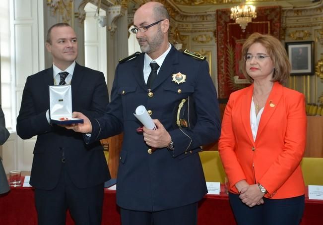 BOMBEROS HONORES DISTINCIONES