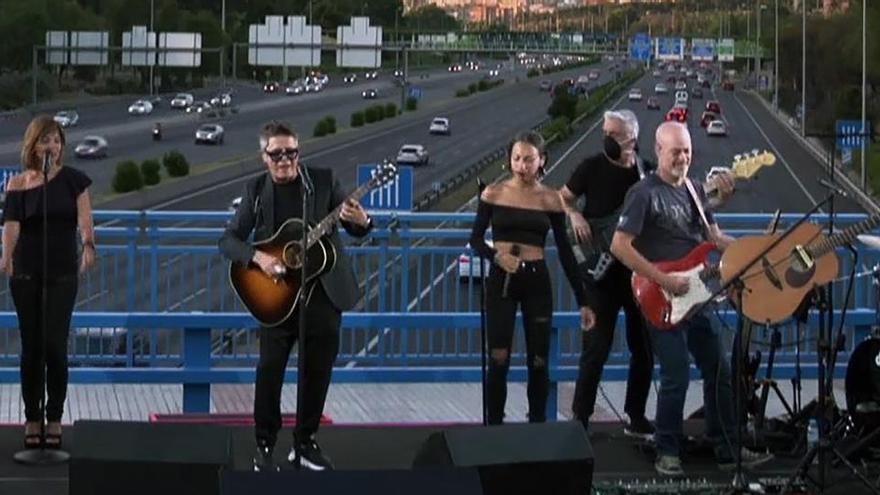 El acto de presentación del puente dedicado a Alejandro Sanz.