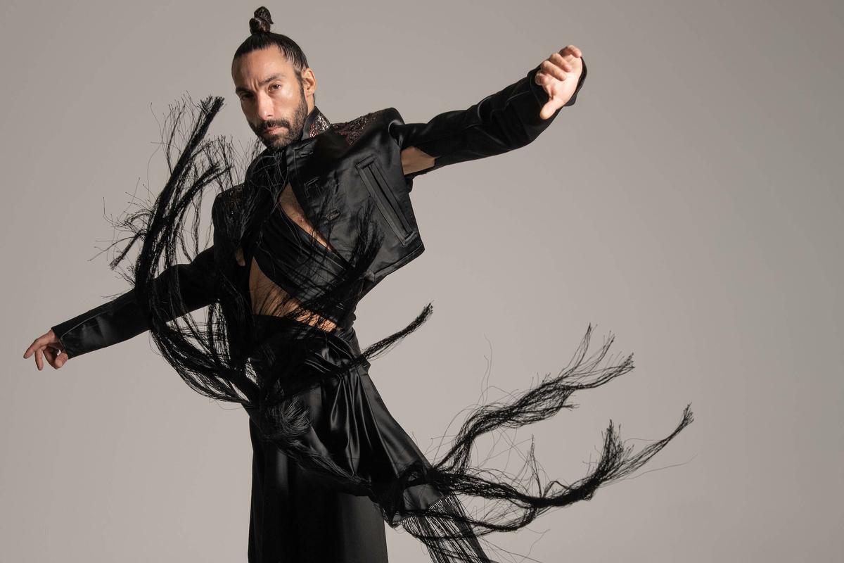 Eduardo Guerrero muestra su traje de Palomo Spain.