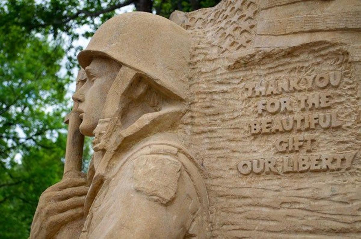 Raro es el pueblo que no cuenta con un memorial dedicado a sus caídos.