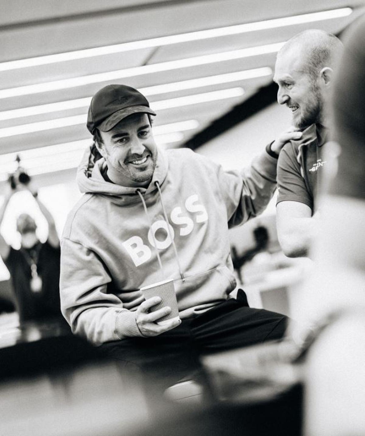 Fernando Alonso en la fábrica de Aston Martin