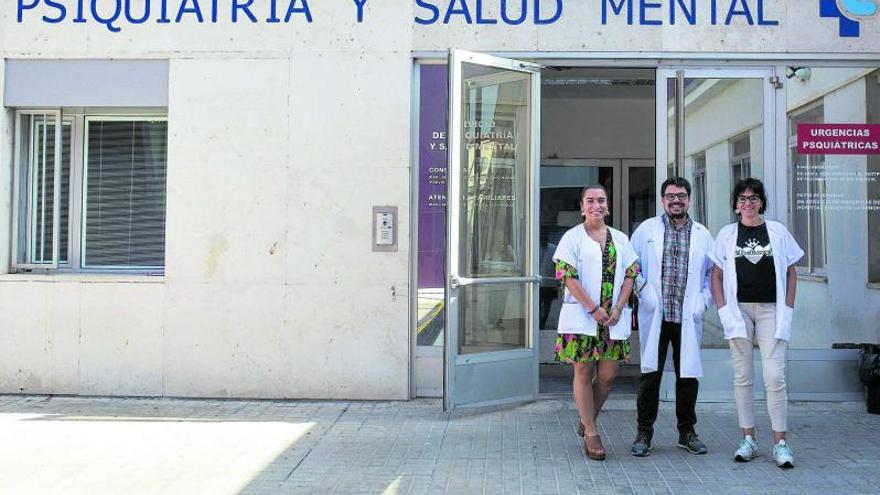 Paula Gutiérrez, Marcos González y Vanessa Martín de la Unidad de prevención de la conducta suicida del Hospital Provincial