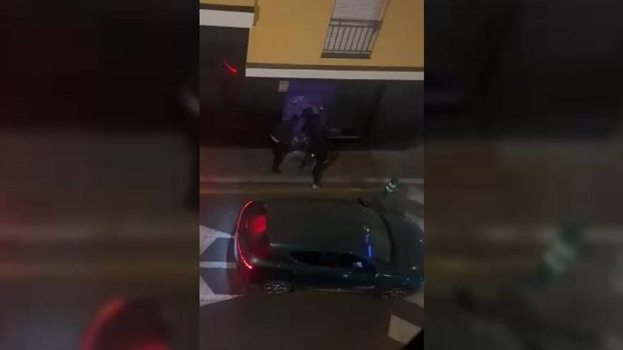 Varios ladrones rompen el cristal y asaltan una cafetería en Tenerife