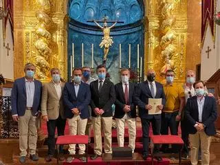 La Hermandad del Cristo del Mar de Alicante inicia el camino hacia un nuevo paso con la compra de los candelabros de “El Cachorro”