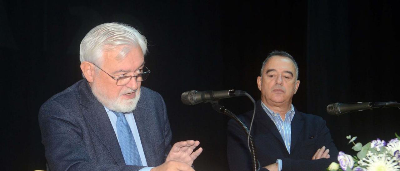 Darrío Villanueva durante la conferencia que impartió ayer en Vilanova.