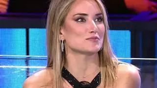 Alba Carrillo confiesa su decisión a sus seguidores delante de la clínica: "Va a ser sin padre"