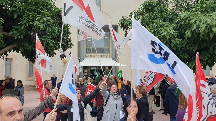 Protesta de funcionarios en Alicante por las condiciones laborales en Justicia