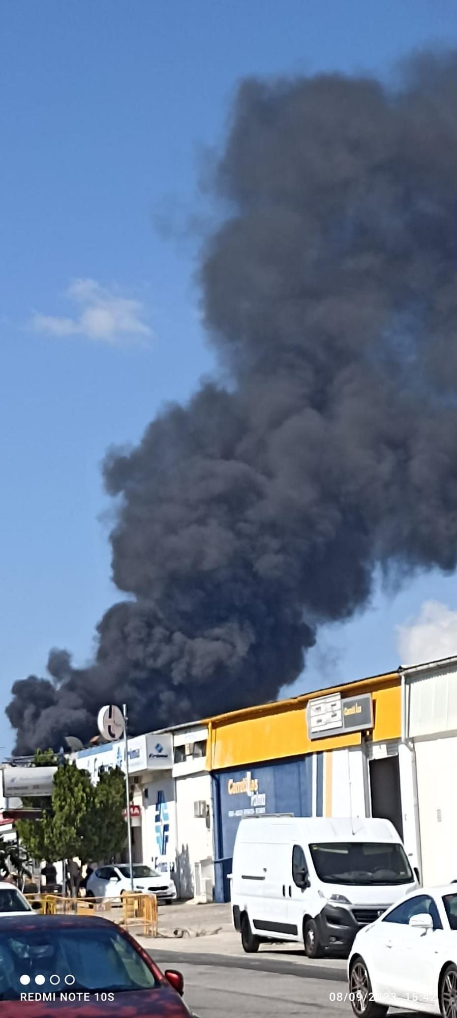 Gran incendio en el Polígono de Son Castelló