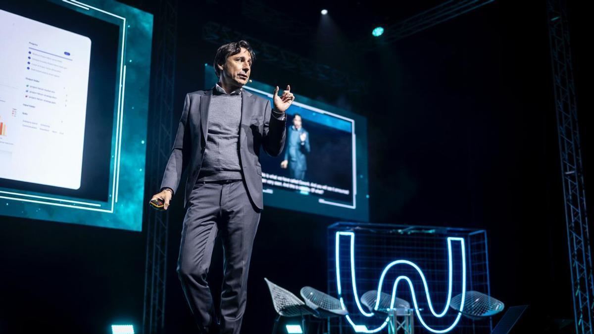 El CEO de Microsoft en España, Paco Salcedo, en su conferencia en el The Wave 2026, este martes en Zaragoza.