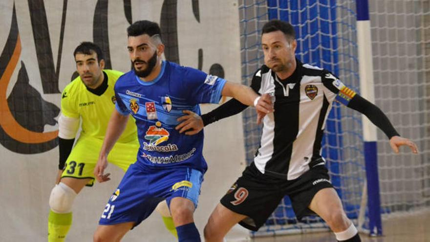 El Peñíscola se lleva el derbi ante el Levante y la permanencia