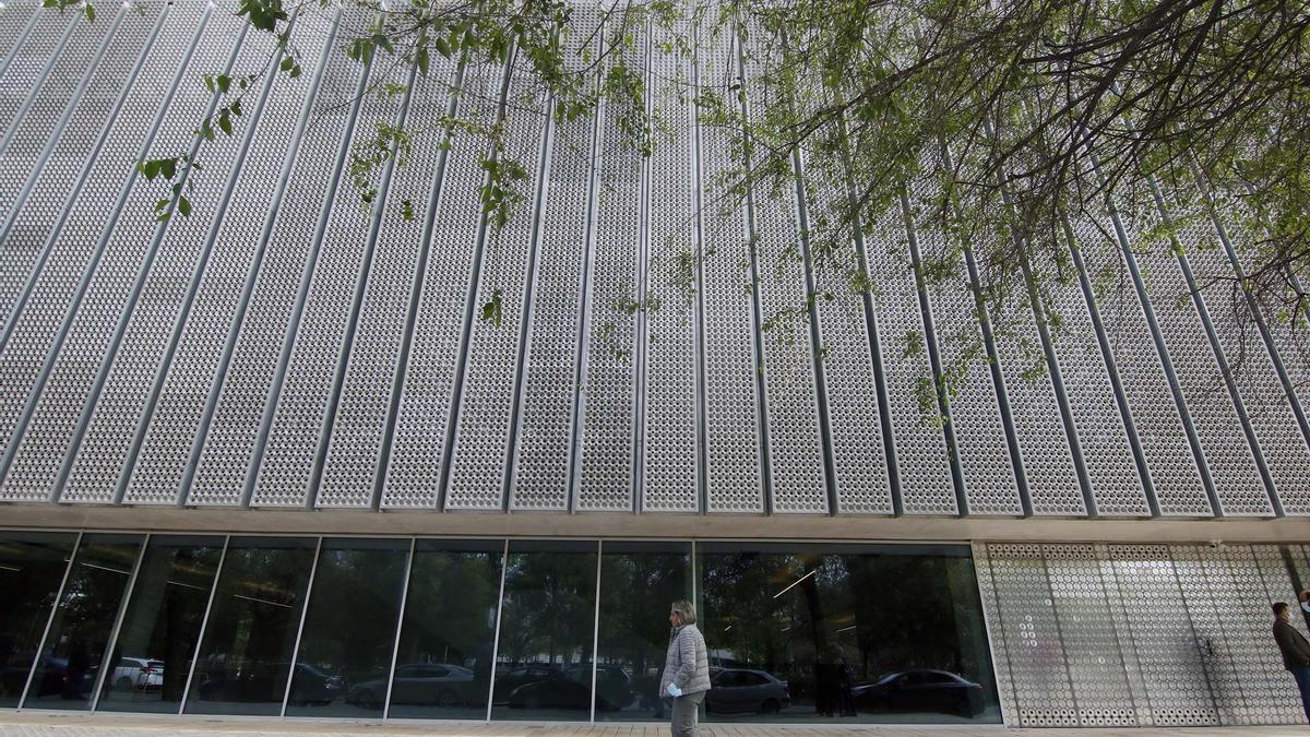 Exterior de la biblioteca del Estado.