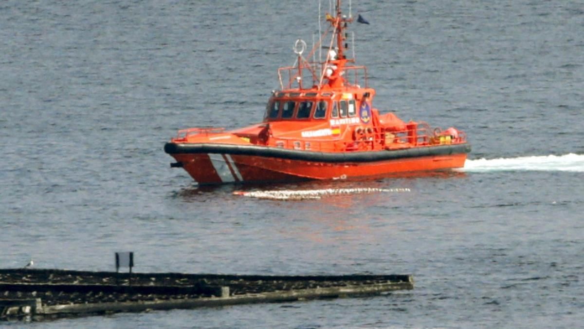 La 'Salvamar Regulus', de Salvamento Marítimo, en un operativo en el mar.