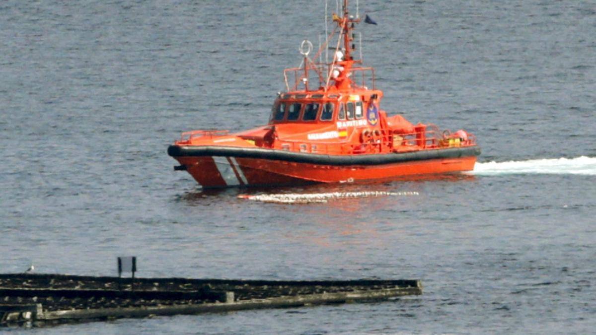 La 'Salvamar Regulus', de Salvamento Marítimo, en un operativo en el mar.