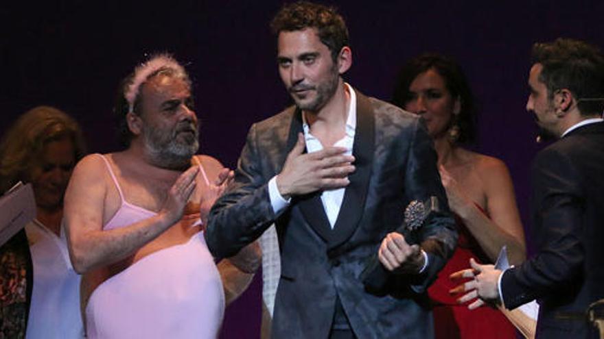 Paco León, al recibir el premio.