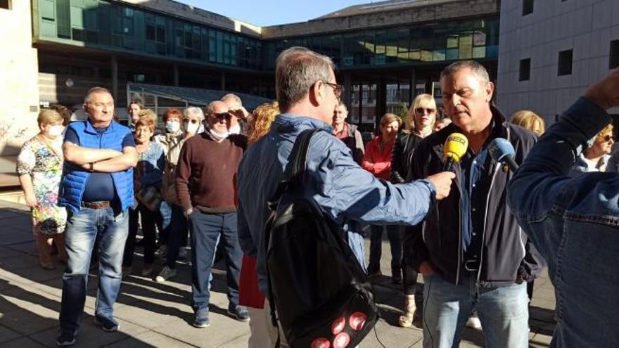 Morcín y Quirós piden en Oviedo con 700 firmas el arreglo de la carretera de Peñerudes